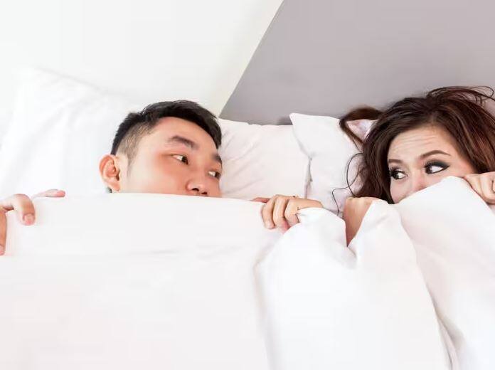 Husband and wife sleep separately in Japan know the reason behind this ਕੀ ਜਾਪਾਨ 'ਚ ਪਤੀ-ਪਤਨੀ ਵੱਖ-ਵੱਖ ਸੌਂਦੇ? ਇਸ ਦੀ ਵਜ੍ਹਾ ਸੱਚਮੁੱਚ ਹੈਰਾਨੀਜਨਕ...