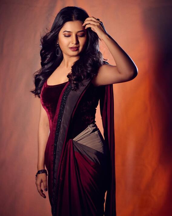 प्राजक्ताच्या लूकवर चाहते फिदा!