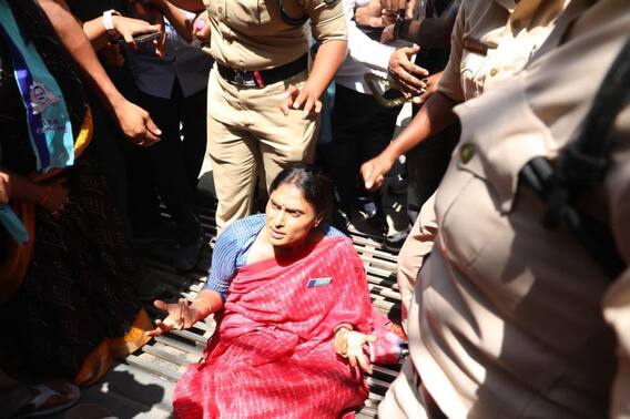 YS Sharmila : లోటస్ పాండ్ లో ఉద్రిక్తత..పోలీసులకు,షర్మిలకు మధ్య ఘర్షణ | DNN | ABP Desam