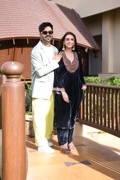 Jubilee के प्रमोशन के लिए नवाबी लुक में पहुंचीं आदिति राव हैदरी, टीम के साथ दिए पोज