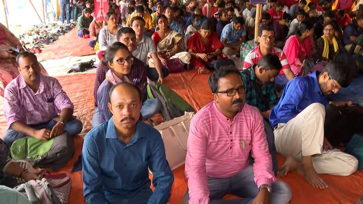রাজ্য সরকারের সমস্ত দফতরে কালো ব্যাজ পরে মিছিল করবেন DA-আন্দোলনকারীরা।