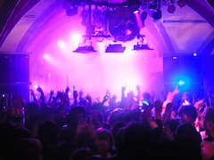 Nagpur: 'एंट्री दो वरना कपड़े उतार दूंगी', नागपुर में पब के आगे लड़की का हाई वोल्टेज ड्रामा, बुलानी पड़ी पुलिस