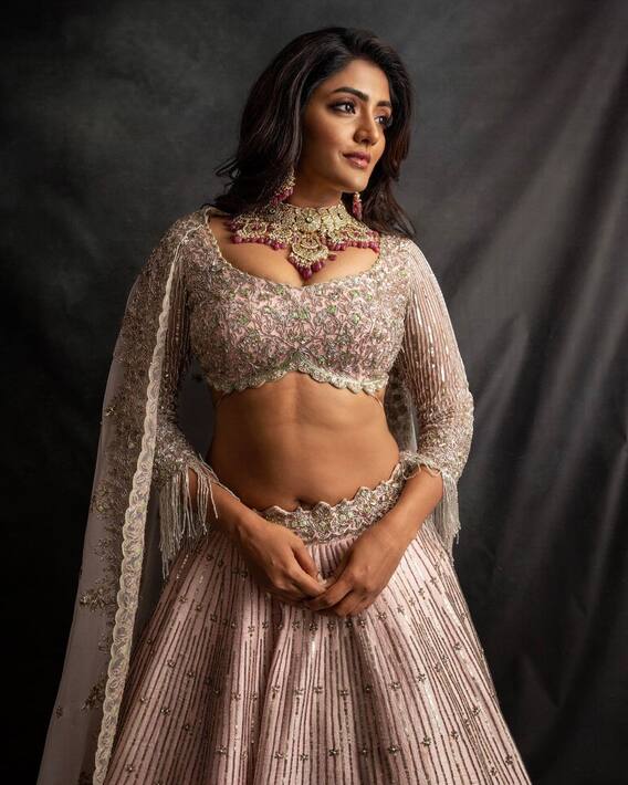 Eesha Rebba: అందాలతో అబ్బా అనిపిస్తున్న ఈషా రెబ్బ