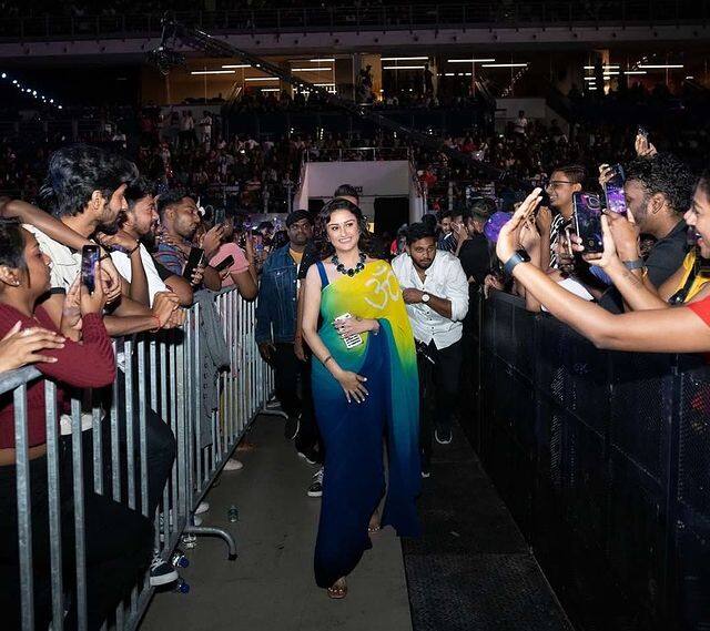 இன்று பிறந்தநாள் காணும் சோனியாவிற்கு வாழ்த்து மழை பொழிந்து வருகிறது.