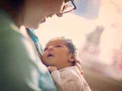 काला, सफेद या कोई और... बच्चे को सबसे पहले कौनसा रंग दिखाई देता है?