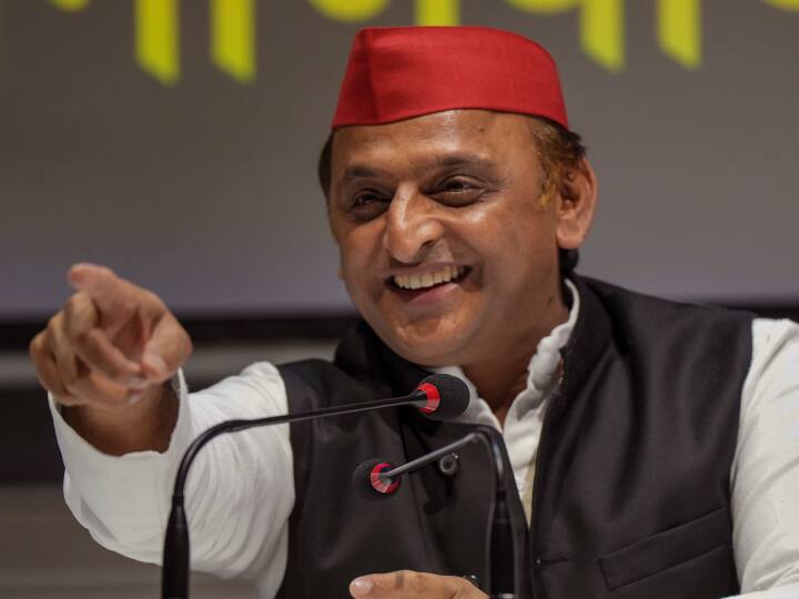 UP Politics: कांग्रेस और बीजेपी सरकार में मंत्री रहे इस नेता से अखिलेश यादव ने की मुलाकात, सामने आई तस्वीर Akhilesh Yadav meet Akhanad Pratap Singh Yadav in Samajwadi Party Lucknow ex Minister of Congress BJP UP Politics: कांग्रेस और बीजेपी सरकार में मंत्री रहे इस नेता से अखिलेश यादव ने की मुलाकात, सामने आई तस्वीर