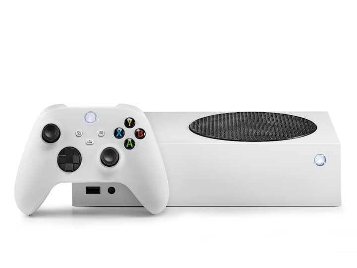 Xbox Series S — Price: Rs 34,990 [Image Source: Getty]