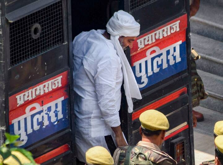 मामले की गंभीरता को देखते हुए आज प्रयागराज कोर्ट में सिर्फ उमेश पाल अपहरण केस की ही सुनवाई हुई. जिला बार एसोसिएशन ने कहा इसके अलावा किसी ओर केस की आज सुनवाई नहीं होगी.