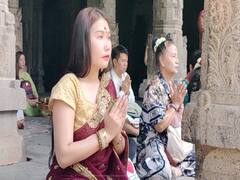 உள்ளூர் பக்தர்களை புல்லரிக்க வைத்த தாய்லாந்து பக்தர்கள்...ஏகாம்பரதநாதர் கோவில் விசிட்..!