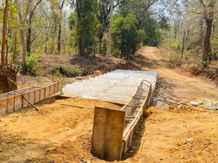 Bastar News: आईईडी की चपेट में आये BSF के दो जवान, गंभीर रूप से घायल, नक्सलियों ने बिछा रखा था बम anti Naxal operation in Bastar two BSF jawans seriously injure Naxalites bomb to target jawans Chhattisgarh ann Bastar News: आईईडी की चपेट में आये BSF के दो जवान, गंभीर रूप से घायल, नक्सलियों ने बिछा रखा था बम