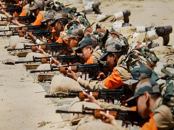 Indian army first batch of agniveer to join navy today passing out parade ins chilka Agniveer First Batch: ਜਲ ਸੈਨਾ 'ਚ ਅੱਜ ਸ਼ਾਮਿਲ ਹੋਵੇਗਾ ਅਗਨੀਵੀਰ ਦਾ ਪਹਿਲਾ ਜੱਥਾ, INS ਚਿਲਕਾ 'ਚ ਹੋਵੇਗੀ ਪਾਸਿੰਗ ਆਊਟ ਪਰੇਡ