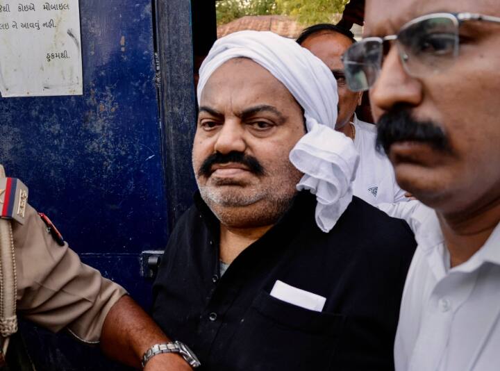 Umesh Pal Kidnapping Case: उमेश पाल अपहरण मामले में प्रयागराज की एमपी एमएलए कोर्ट ने अतीक अहमद को आजीवन कारावास की सजा सुनाई है. कोर्ट ने इस मामले में अतीक समेत 3 को दोषी करार दिया. जबकि उसके भाई अशरफ समेत 7 को कोर्ट ने दोषमुक्त कर दिया है.