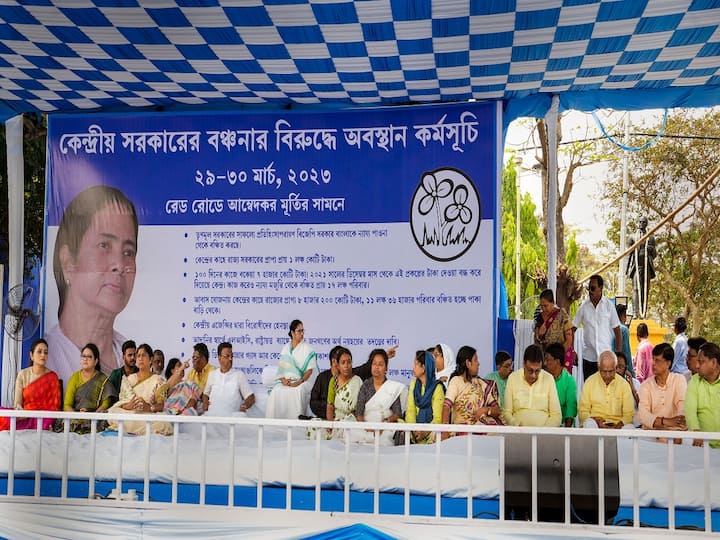 West Bengal chief minister Mamata Banerjee began a two-day sit-in protest in Kolkata on Wednesday to protest the BJP-led Union government's alleged discriminatory attitude towards the state. (Image Source: PTI)