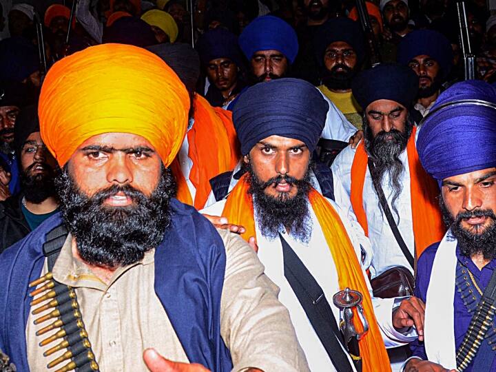 Punjab Police Dismisses Report Of Waris Punjab De Chief Amritpal Singh Surrender Calls It Fake News 'Don't Spread Rumours And Fake News': Punjab Police Dismisses Report Of Amritpal Singh's Surrender