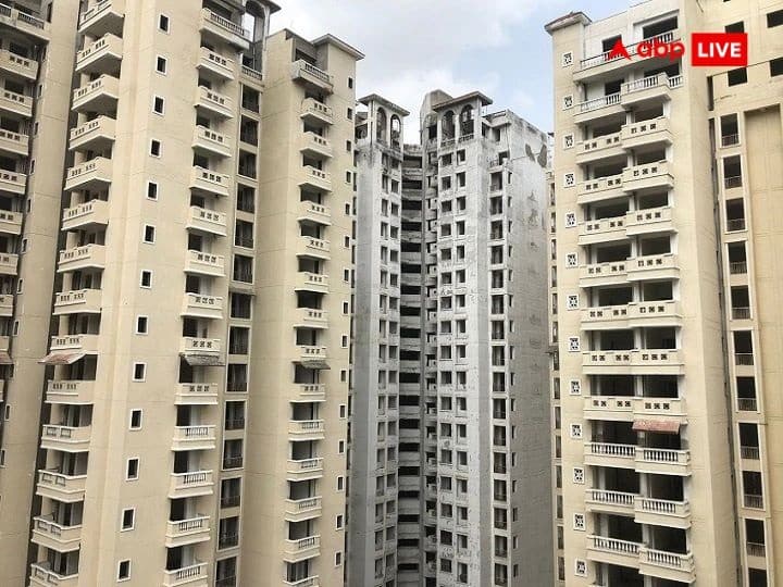 Property Price may increase by 5 percent in FY 2024 India Ratings revises outlook for residential property Property Price: प्रॉपर्टी खरीदने वालों को लग सकता है तगड़ा झटका! FY-24 में घरों की कीमतों में हो सकती 5% की बढ़ोतरी