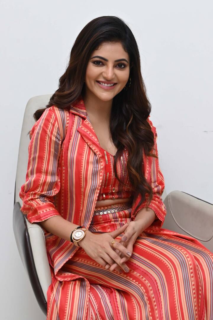 ‘మూరుంగకాయ్’ చిప్స్ తమిళ సినిమాలో విజయ శాంతి పాత్రను పోషించింది అతుల్య.