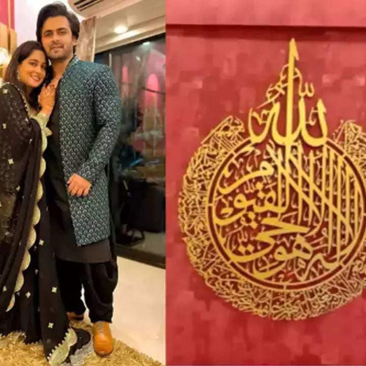 दीपिका कक्कड़ के अगर बेडरूम की बात करें तो आपको बता दें कि शोएब इब्राहिम और एक्ट्रेस उसी रुम में रहते हैं. साथ ही साथ इस कमरे में उन्होंने लाल रंग का वॉलपेपर भी लगाया हुआ है जिस पर गोल्डन कलर का बेहद खूबसूरत डिजाइन भी बना हुआ है.