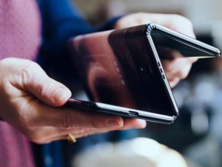 Samsung may unveil its Tri-Fold smartphone late this year here what we know so far 3 बार फोल्ड होगा सैमसंग का ये स्मार्टफोन, जानिए कब होगा लॉन्च