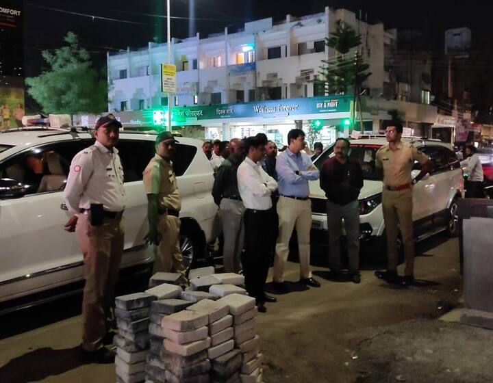 सिडकोतील अतिक्रमण हटाव कारवाईचा आढावा घेण्यासाठी महापालिका प्रशासक डॉ. अभिजित चौधरी हे मंगळवारी सायंकाळी स्वतः रस्त्यावर उतरल्याचे पाहायला मिळाले.