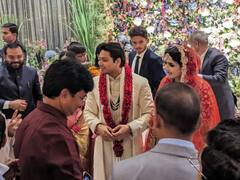 मायावती के भतीजे आकाश आनंद के रिसेप्शन की पहली तस्वीर, पत्नी प्रज्ञा को मेहमानों से मिलाते आए नजर