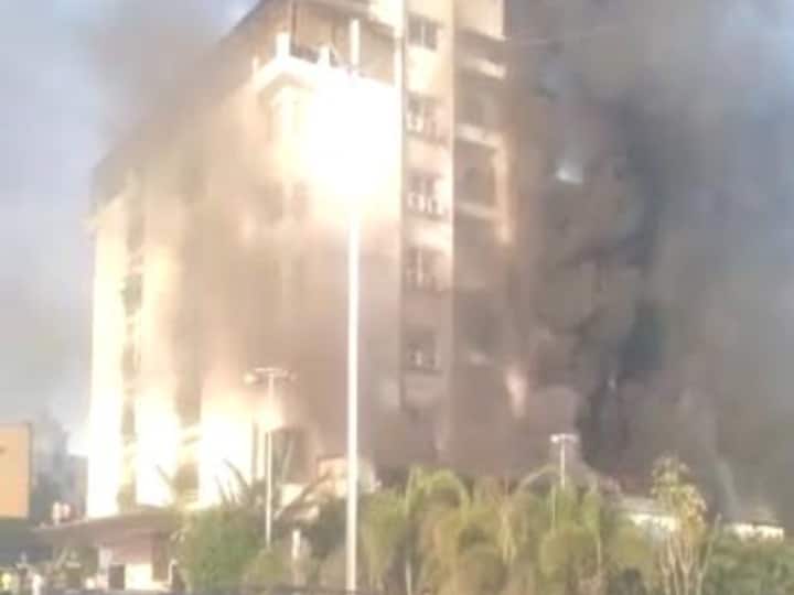 Indore Papaya Tree Hotel Fire 40 people rescued through crane fire brigade ann Papaya Tree Hotel Fire: इंदौर के होटल में 40 लोगों की जिन्दगी पर लगा दांव, भीषण आग के बीच क्रेन की मदद से हुआ रेस्क्यू