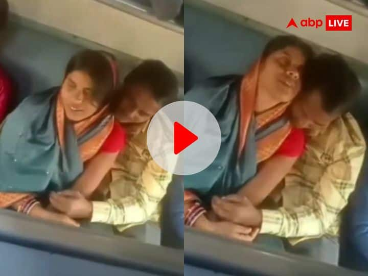 Bihar Couple Romance In Train Video Goes Viral Watch Latest Bihar Viral Video Viral Video