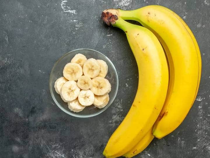 Does Eating a Banana Before Bed Help You Sleep क्या रात में केला खाने