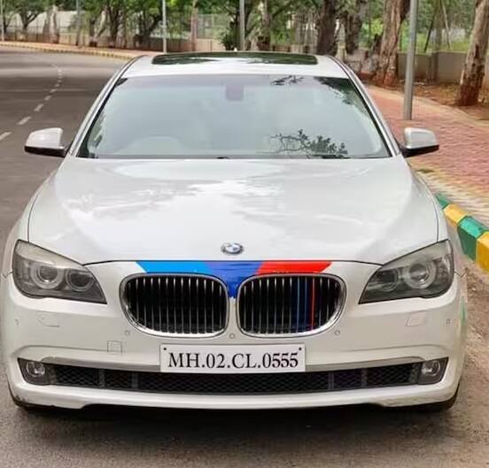 BMW 7 સિરીઝ - આ સિવાય શાહરૂખ ખાન BMW 7 સિરીઝનો માલિક પણ છે. આ પણ એક શાનદાર કાર છે. જેમાં 6.0 લીટર V12 એન્જિન છે. તેની કિંમત પણ કરોડોમાં છે.