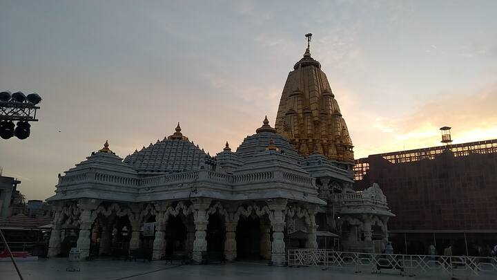 માતા મહાગૌરીને અન્નપૂર્ણાનું સ્વરૂપ માનવામાં આવે છે. એટલા માટે આ દિવસે માતા અન્નપૂર્ણાની પણ પૂજા કરવામાં આવે છે.