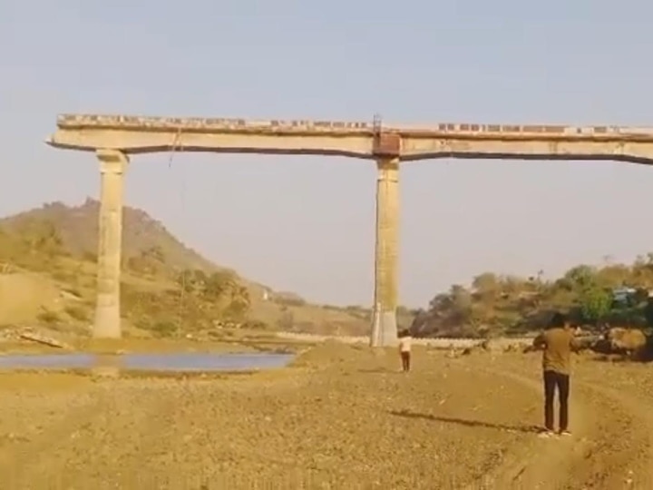WATCH: सिर्फ 10 सेकंड में जमीदोंज किया गया 46 साल पुराना पुल, ऐसे होगा महाराष्ट्र-गुजरात जाने वालों को फायदा