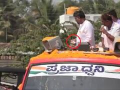 बस की रूफटॉप पर थे डीके शिवकुमार, अचानक बरसाने लगे 500-500 के नोट, वीडियो वायरल