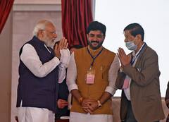 गिरीश बापट यांच्या जाण्याने पुणे पोरकं... बापटांची राजकीय कारकीर्द...