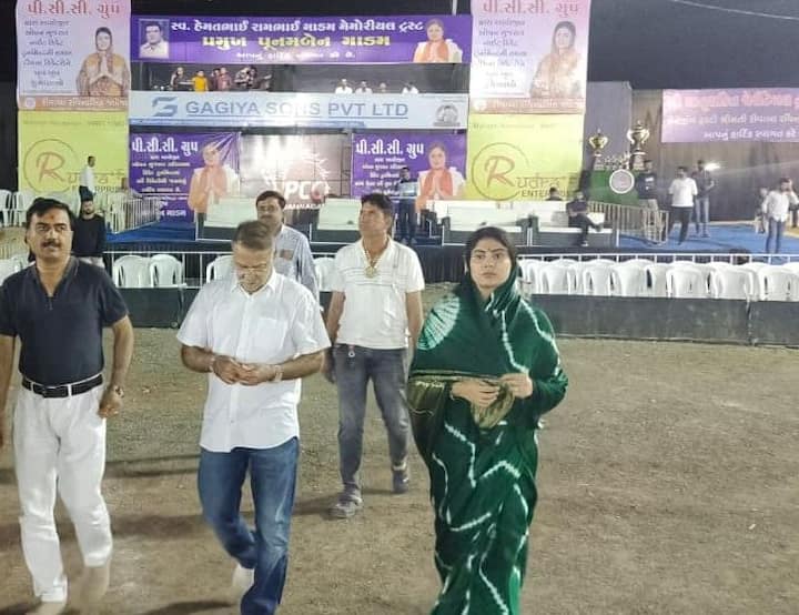 રિવાબા જાડેજાનો બેટિંગ કરતો વીડિયો સોશિયલ મીડિયામાં વાયરલ થયો છે.