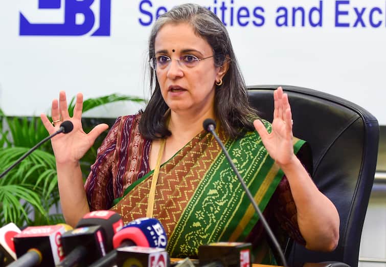 SEBI Chief Madhabi Puri Buch Says No issue like SVB in India On Adani Issue Says will not comment on subjudice matters SEBI Board Meeting: शेयर बाजार में शेयरों के खरीद-फरोख्त पर भी मिलेगी आईपीओ के समान ASBA जैसी सुविधा, सेबी ने दी मंजूरी