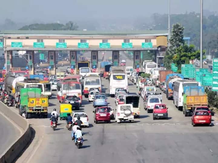 Toll Revenue Collection to rise says crisil report mumbai pune expressway will hike rates Toll Revenue: टोल से हो रही दनादन कमाई, अगले वित्त वर्ष का ये अनुमान, हो रहे ये बदलाव