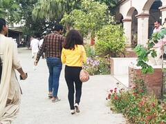 'स्कूल संभालोगी तो प्यार कब करोगी, पहले KISS करो...', SP से 'रंगीन मिजाज' के डायरेक्टर की शिकायत