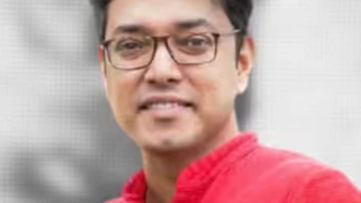 স্কুল জীবনে তো বটেই, কলেজ জীবনেও চুটিয়ে খেলেছেন তিনি।