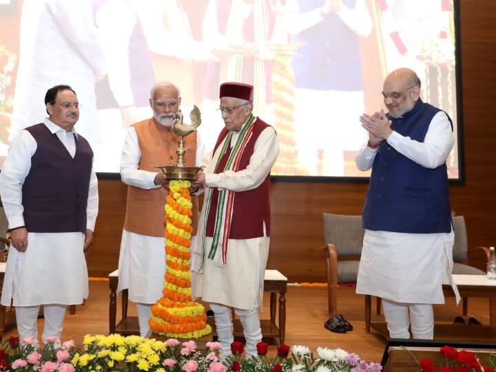 इस कार्यक्रम की तस्वीरें शेयर करते हुए नितिन गडकरी ने कहा, 