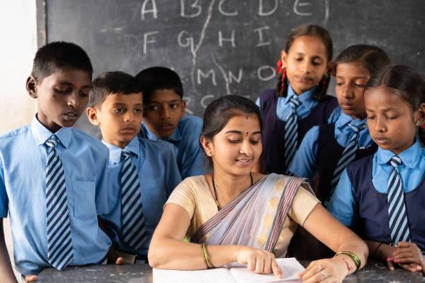 More than 32 thousand teacher vacancies in Gujarat  school Gandhinagar News: વિધાનસભામાં ગૂંજ્યો શિક્ષકોની ભરતીનો મુદ્દો,  રાજ્યની શાળામાં 32 હજારથી વધુ શિક્ષકોની ખાલી જગ્યા