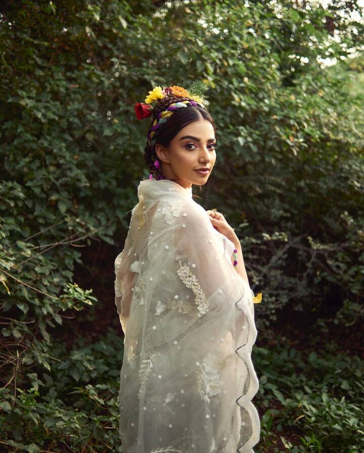 'మిస్ గ్రాండ్ ఇంటర్నేషనల్' 2018 అందాల పోటీలో మొదటి రన్నరప్ టైటిల్ ను గెలుచుకుంది మీనాక్షి.