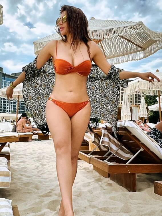 बिकिनी बेब शमा सिकंदर के दुबई ट्रिप की तस्वीरें