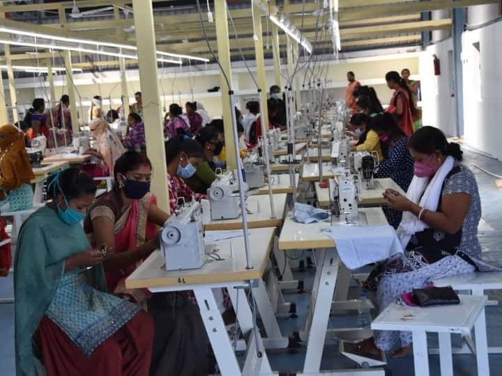 Chhattisgarh MNREGA women employees stop working in textile factory Honorarium not increased since 2 years ann Chhattisgarh News: सीएम का ड्रीम प्रोजेक्ट! महिलाओं का आरोप- मानदेय मनरेगा से भी कम, सरकारी कपड़ा फैक्ट्री में काम ठप