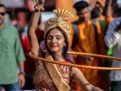 Girgaon Shobha yatra 2023: मुंबई के एक शोभा यात्रा में बुलेट की सवारी से चर्चा में आई महिलाएं, तस्वीरों में देखिए अंदाज