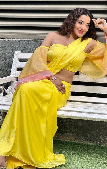 ਮੋਨਾਲੀਸਾ ਟੀਵੀ ਇੰਡਸਟਰੀ ਅਤੇ ਭੋਜਪੁਰੀ ਇੰਡਸਟਰੀ ਦੀਆਂ ਹੌਟ ਅਭਿਨੇਤਰੀਆਂ ਵਿੱਚੋਂ ਇੱਕ ਹੈ। ਜਦੋਂ ਵੀ ਉਹ ਆਪਣੀਆਂ ਤਸਵੀਰਾਂ ਇੰਸਟਾਗ੍ਰਾਮ 'ਤੇ ਸ਼ੇਅਰ ਕਰਦੀ ਹੈ ਤਾਂ ਮਿੰਟਾਂ 'ਚ ਹੀ ਸੁਰਖੀਆਂ 'ਚ ਆਉਣ ਲੱਗ ਜਾਂਦੀ ਹੈ।