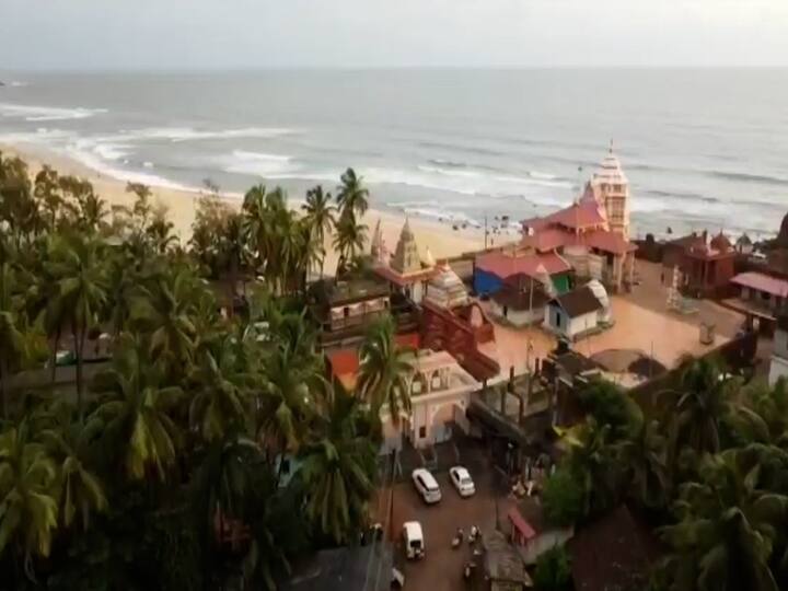 कुणकेश्वर मंदिर फार पूरातन पांडवकालीन मंदिर आहे. मंदिराची बांधणी वास्तुकलेचा एक सुंदर नमुना आहे.