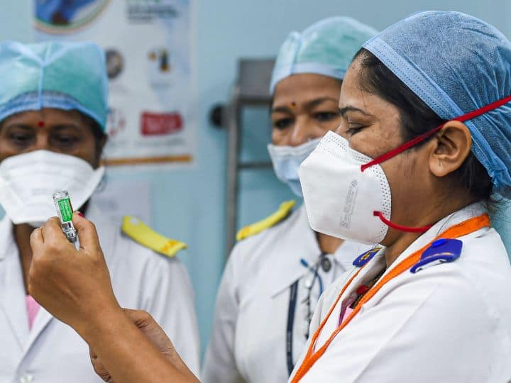 corona cases in india increasing no cause for alarm on covid outbreak coronavirus Corona Cases In India: कोरोना बढ़ा रहा डर? क्या खतरा सिर्फ देखने में लग रहा खतरनाक, एक क्लिक में पढ़ें पूरी डिटेल