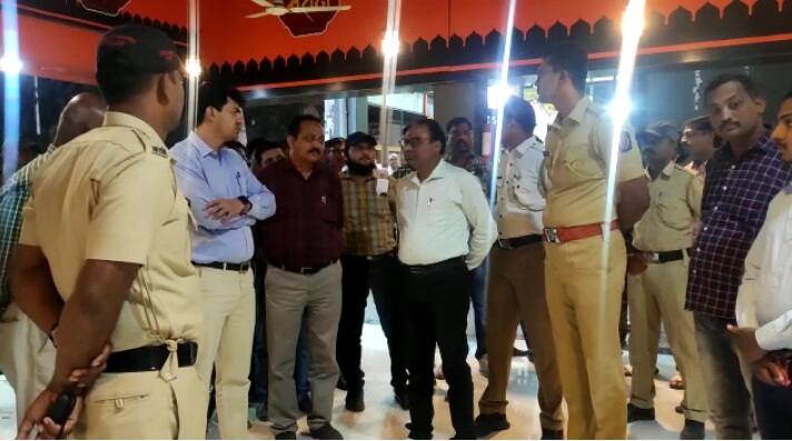यावेळी वॉक वे गिळंकृत करणाऱ्या चार हॉटेल चालकांवर कठोर कारवाई करण्याचे आदेश देखील आयुक्तांनी यावेळी दिले.