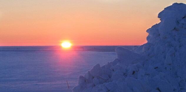 The sun rises again before it sets in the arctic circle in Alaska Video: અહીં સૂરજ સૂર્યાસ્ત સાથે જ થવા લાગે છે સૂર્યોદય, સરખું અંધારું પણ નથી થતું! દેખો મનમોહક વીડિયો