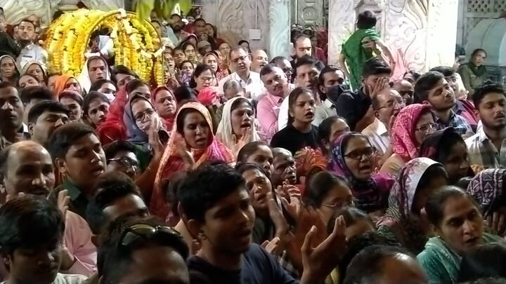 ચૈત્રી નવરાત્રીમાં માતાજીની વિશેષ પૂજા અર્ચના અને આરાધના કરવામાં આવતી હોય છે. આઠમના દિવસે દર્શનનું વિશેષ માહાત્મ્ય છે.