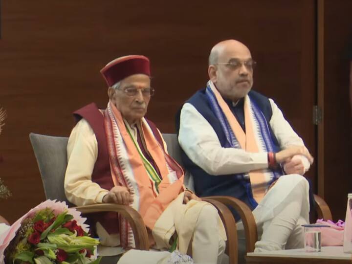 पीएम मोदी के अलावा केंद्रीय मंत्री अमित शाह, केंद्रीय मंत्री नितिन गडकरी, बीजेपी अध्यक्ष जेपी नड्डा और पार्टी के दिग्गज नेता मुरली मनोहर जोशी भी नजर आए.